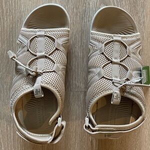 HIKE HF Gray BareSandal, NWT, Size 9/9.5
